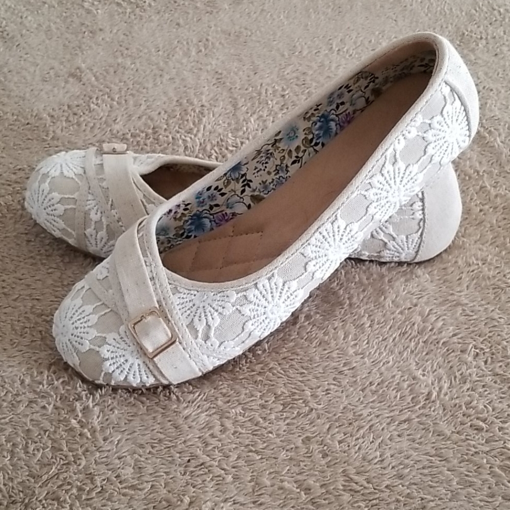 Tan cloth flats.